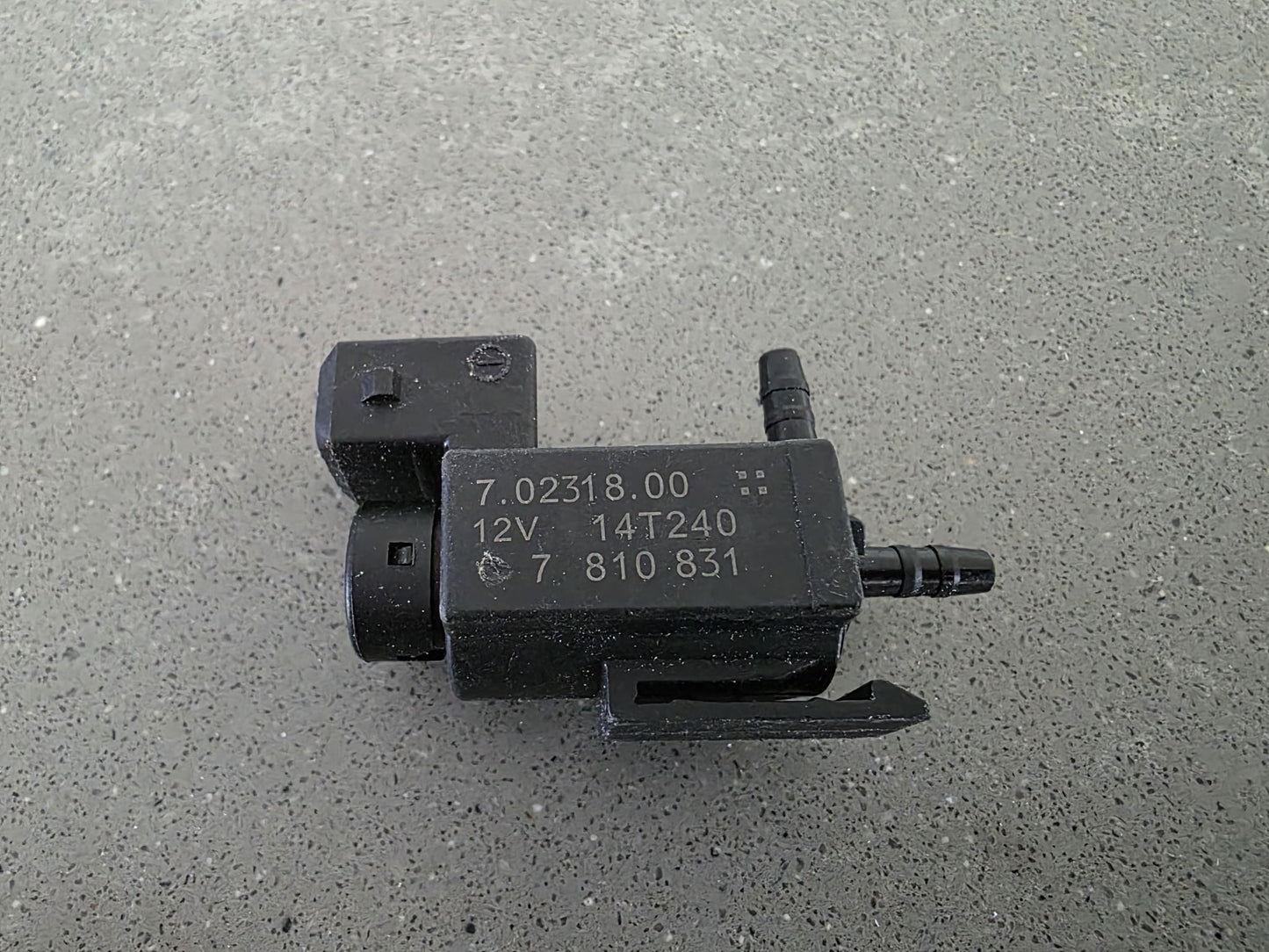 BMW Vacuum Control Valve - BMW 11747810831